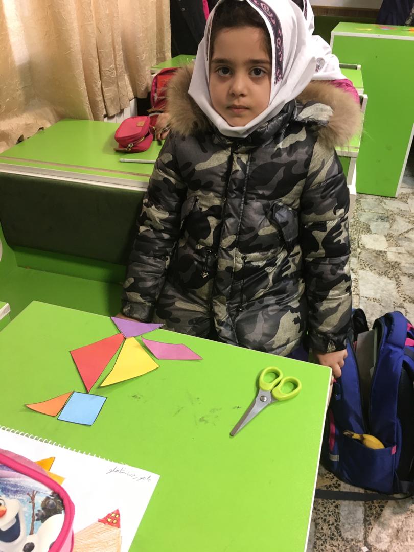 بازی با تانگرام در زنگ ریاضی کلاس سوم